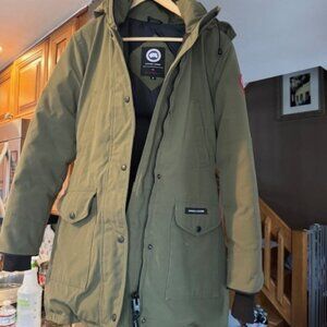Canada Goose Trillium Down Parka Military Green sz small/petite no fur hood